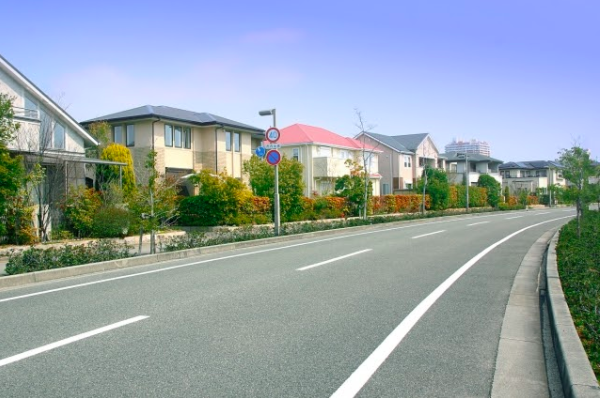 家が並ぶg住宅街